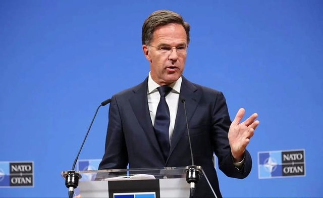 罗马尼亚1欧元拿下18架战机！泽连斯基赴荷兰要F-16，却一架未得