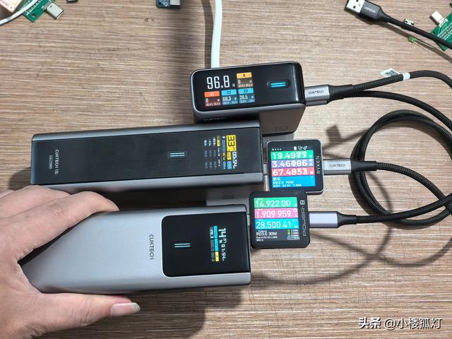 酷态科10号Ultra屏显充电器性能评测