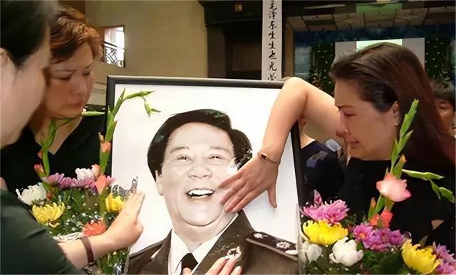 1983年杨尚昆见到古月后，气愤不已：毛主席可不是你这个样子的！