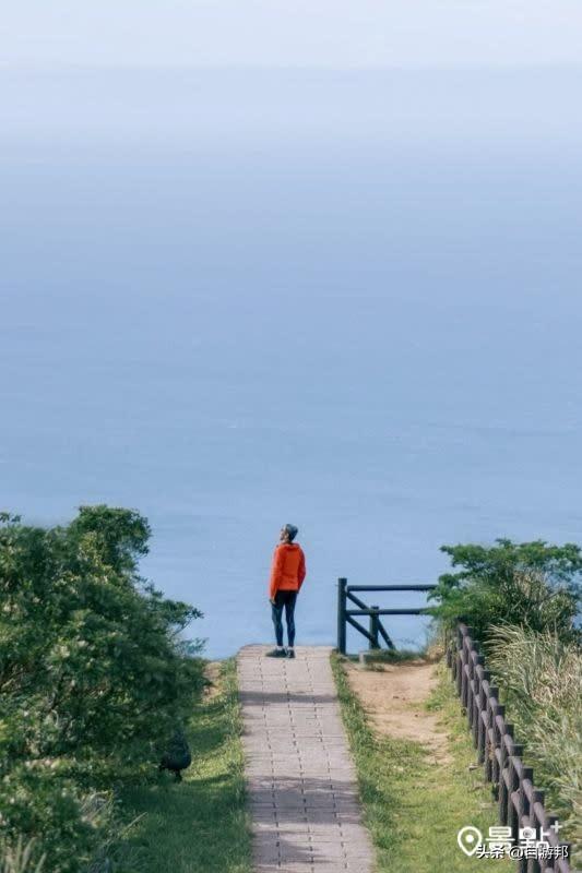 步道尽头无敌海景在眼前！IG必打卡热狗堡公交车站东北角一日游