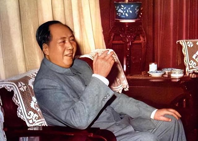 1959年，彭德怀搬离中南海，毛主席得知后吩咐杨尚昆：你去办件事