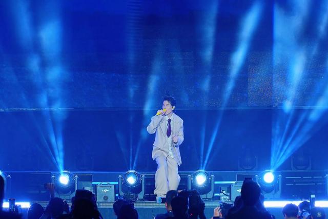 索尼音乐中华区首位艺人！从“雨神	”到音乐巨擘	，萧敬腾实至名归