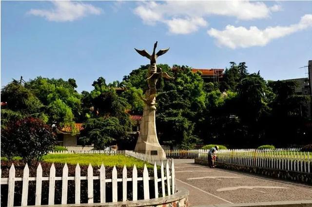 峰巅放目景尤宏