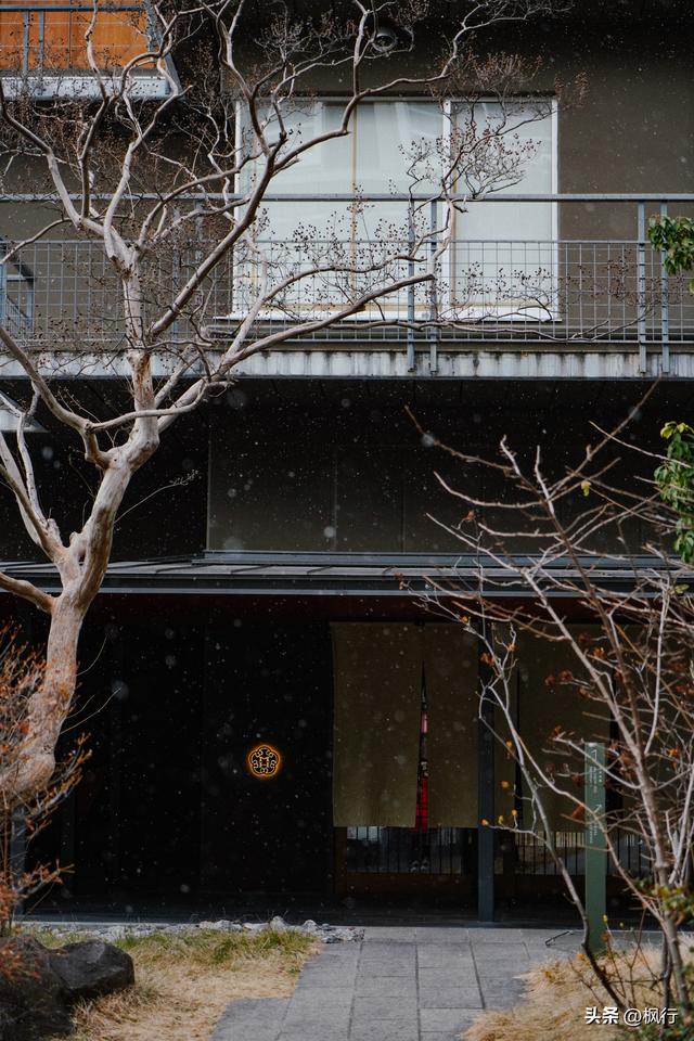 说起雪地泡汤，难道只有北海道吗？