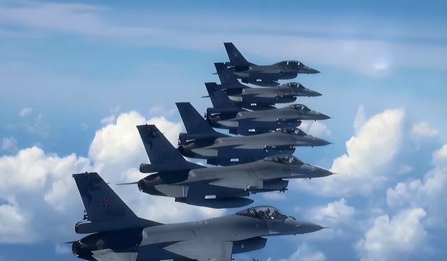 台湾上百名台军飞行员集体“出走”	，台专家感叹：统一模式已变了