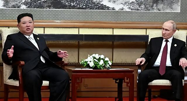 普京专机离开北京后，刚飞出中俄国境线，马上降落在了海参崴