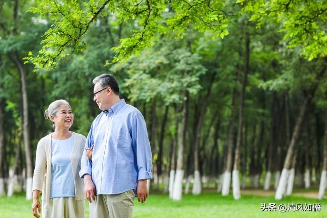 两性关系：男人要知道，女人不管多大年龄，都喜欢身边有人陪！