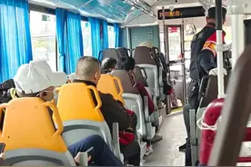 外地老人该不该享受北京的免费乘公交？图片
