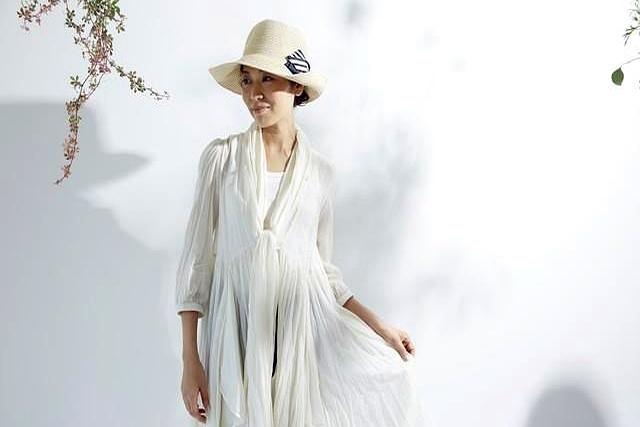 两性关系：50岁后，女人其实不怕你占便宜，就怕你做到这一步