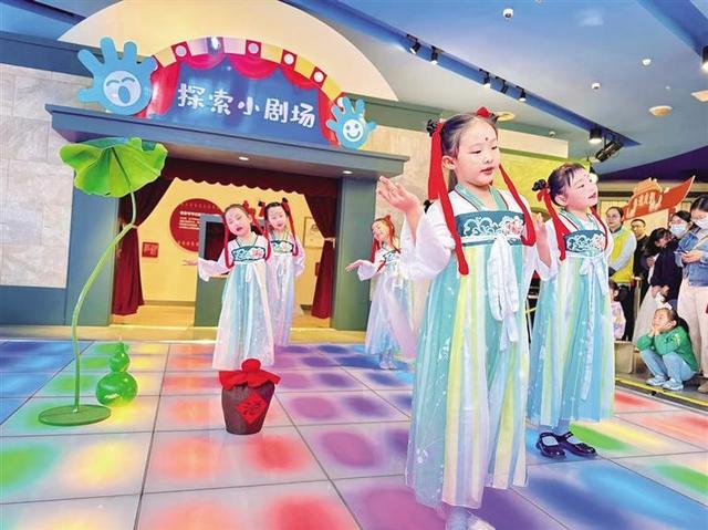 呼和浩特：文旅盛宴缤纷呈现 假期生活“燃”起来