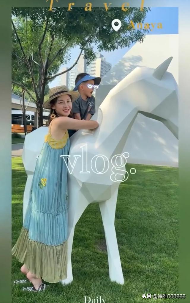 郑恺和苗苗暑假带儿女去阿那亚旅游，一家人幸福感都溢出屏幕了！
