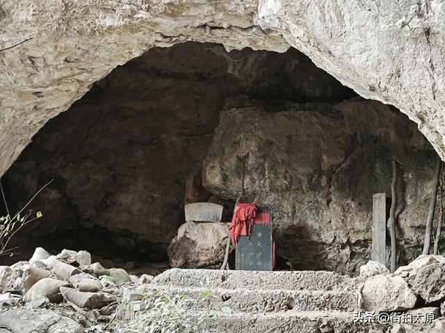山西阳泉发现一处山洞，洞口阴森诡异，内部犹如一个玄幻空间