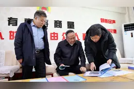 仁青东珠一行赴玛曲县开展“全州垃圾末端处理工作”监督性调研图片