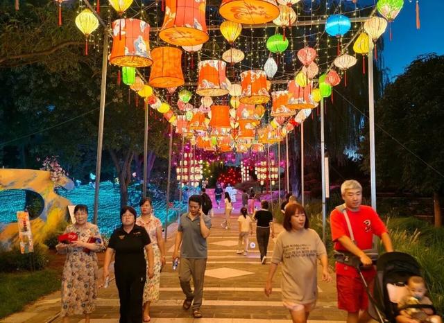 丰台秋日超全玩法指南！寻秋赏叶、文艺遛娃、夜游市集、采摘打卡统统有