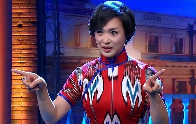 面相变了！逃到国外半年多，58岁金星近照曝光，早年风光已然不再