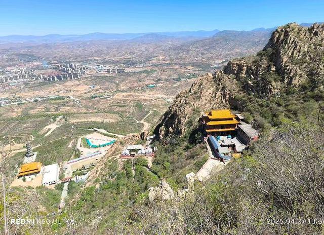 到河北张家口登鸡鸣山
