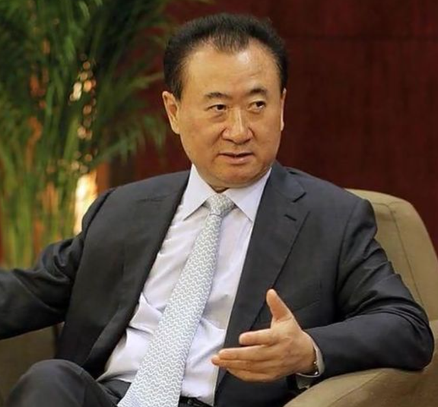 王健林“上岸”王思聪“落水”，王健林父子陷债务“连环劫	”！