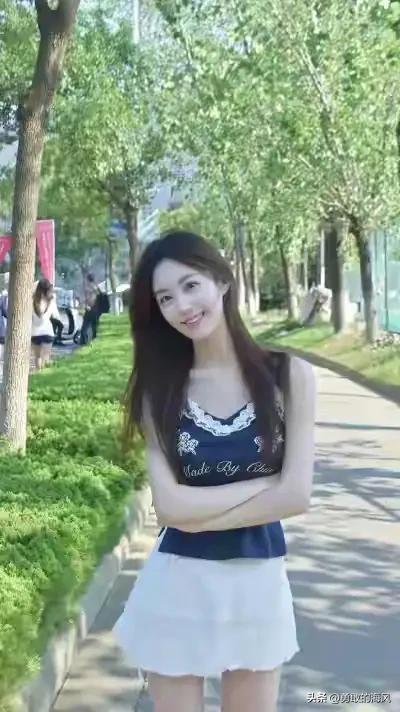 江苏某校花仙姿玉貌，网友惊叹：沉鱼落雁，此女只应天上有