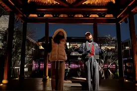 爱马晒照庆母亲节，马伊琍表情酷拽超得意，囡囡五官像极了文章图片