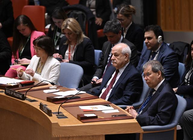 伊朗突然出手！水道扣押外国油轮掐住石油咽喉，美军紧盯局势变化