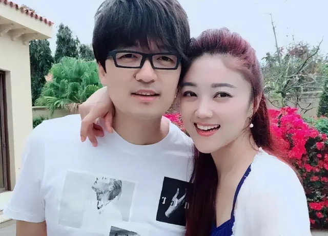 离婚7年，高调参加阅兵礼的王小玮，早已是王小海高攀不起的存在