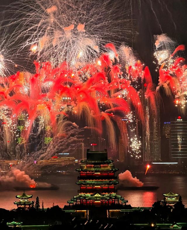 今年国庆假期有个现象挺反常的，大家发现了没？