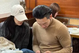Rain与老婆同游日本，金泰熙戴鸭舌帽难挡美貌，41岁Rain发量惊人图片