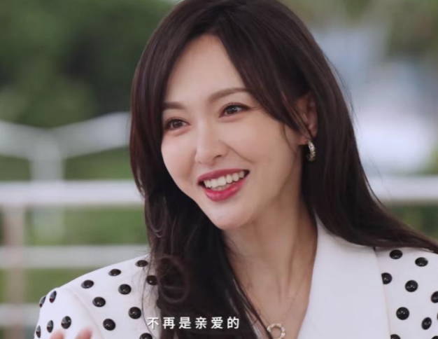 离婚传闻真相大白？罗晋父亲去世揭开谜底，唐嫣IP上海引发争议