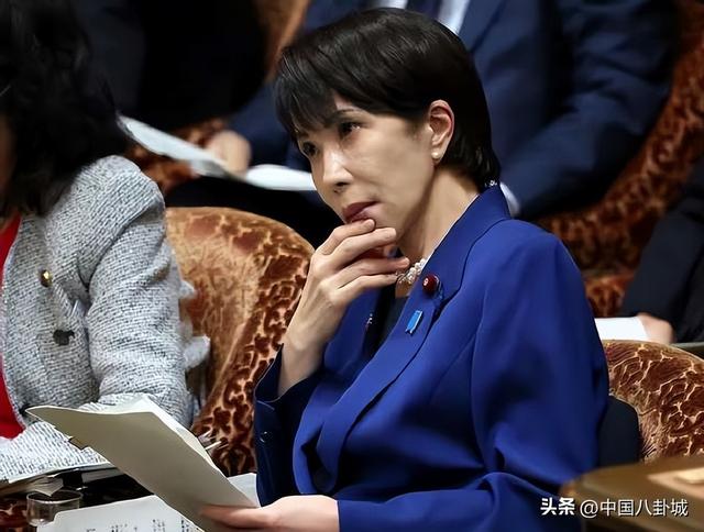 禁令生效，中方对日称呼已变，日本右翼调转枪口，对准高市早苗