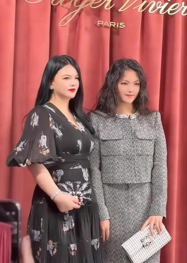 李湘担心的事情还是发生了	，16岁王诗龄成了母亲的“牺牲品	”！