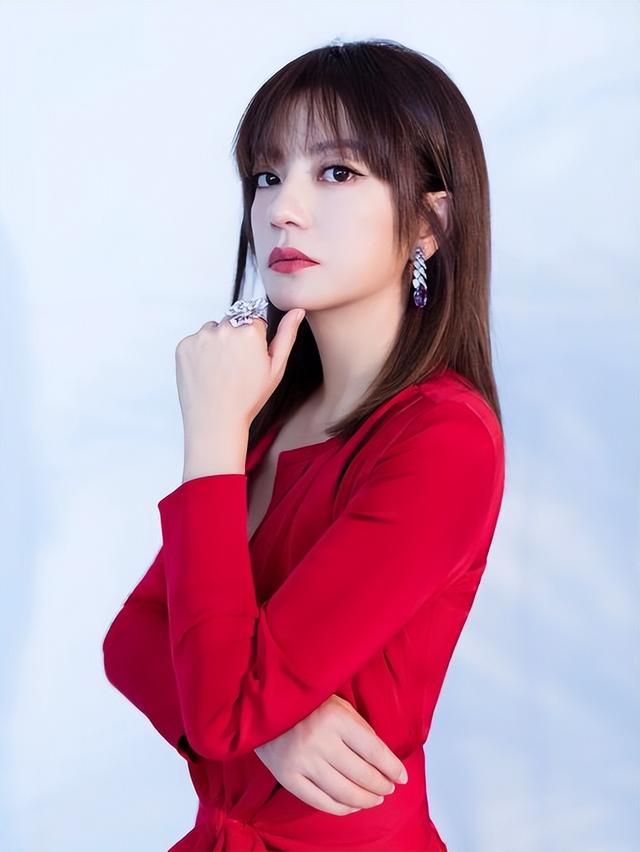 封杀四年，49岁赵薇突传消息，因胃癌去世传闻5个月前就真相大白