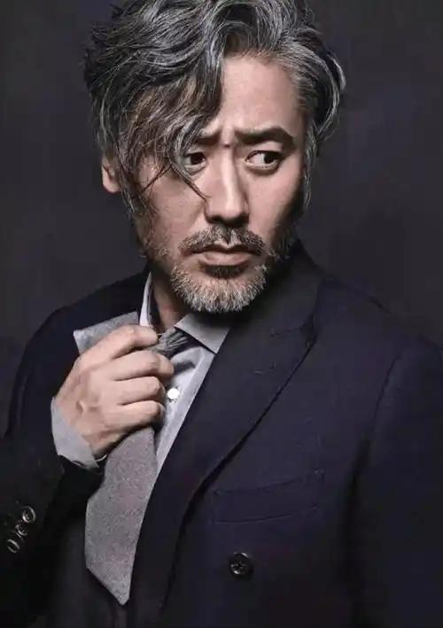 善恶终有报！移居英国仅2年，57岁吴秀波再迎噩耗，步李易峰后尘