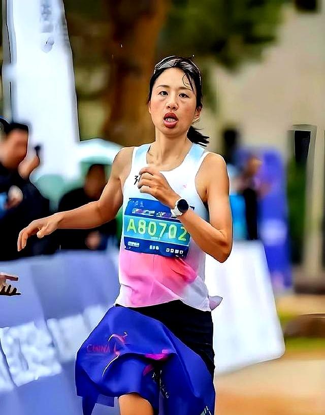 最快女护士“底牌”曝光，难怪医院妥协，同事配合，1个人赚2份钱