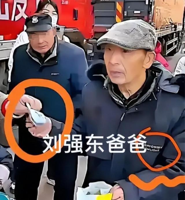 刘强东给老家送年货现场曝光，令人恶心的一幕出现，当场被人制止