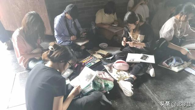 欧洲传来的景泰蓝（cloisonné）成为北京导游忽悠外国游客的项目