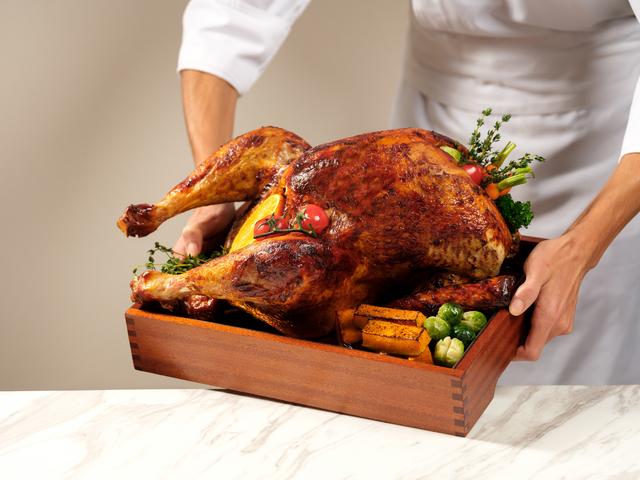 鎏光奢韵点亮冬日绮梦——苏州丽思卡尔顿2025圣诞新年季璀璨启幕