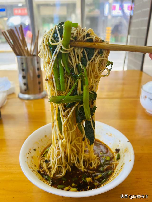 寻面之旅第678站：在枣子岚垭发现5元的小面