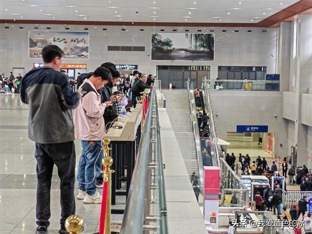 邯郸到邢台半个小时的路却两个小时才到，绿皮车一晚点就开始摆烂