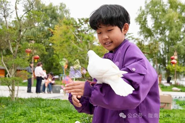 晚霞湖景区国庆客流迎高峰 乞巧文化成打卡热点
