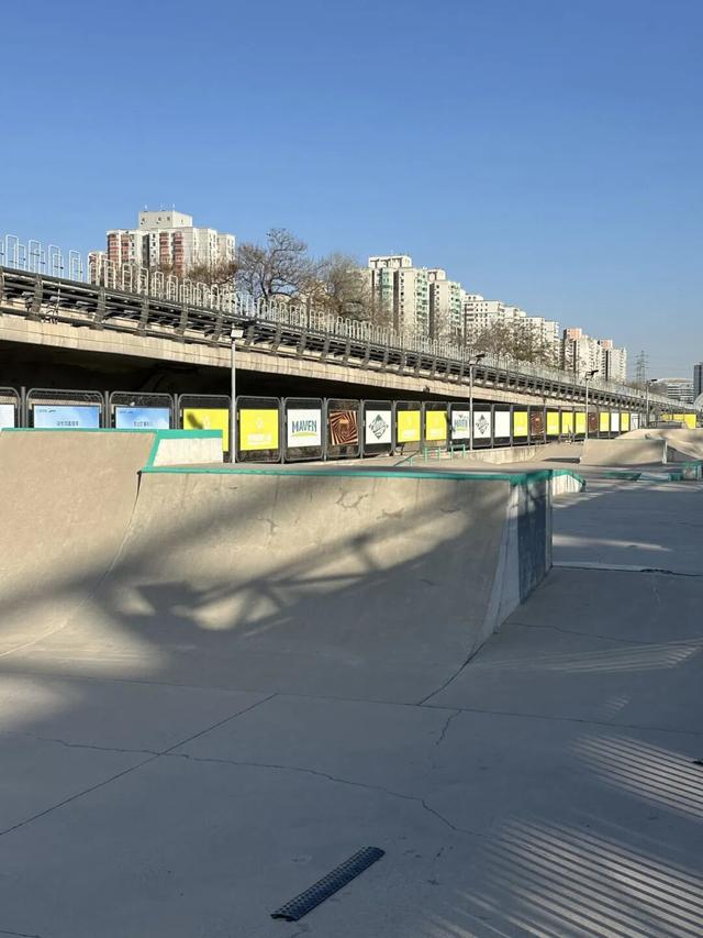 是时候去石景山首钢园燃烧你的卡路里了！