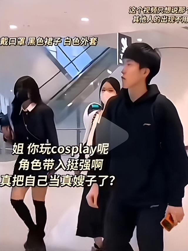 贴身尾随王楚钦女子已社死，知情人曝光身份，45岁仍单身目的不纯