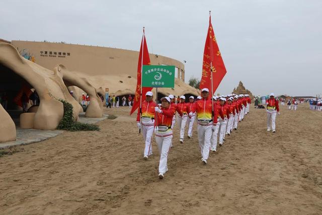 运动+观光+休闲！沙湖“健步走”打造文体旅融合新范本