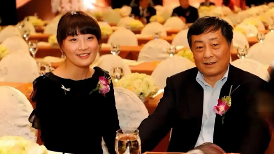 反转！宗庆后法律水平被低估，两大信息透露，宗馥莉不是最大赢家