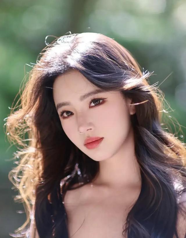 谁懂啊！北京这位校花也太绝了，167cm/44kg像从画里走出来的！