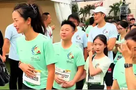 澳门健身跑活动，李小鹏带着奥利参加，长大后的奥利也是小美女图片