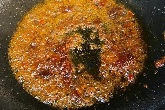 天冷了，怎么少得了这道菜呢？冬日里的鱼头豆腐煲