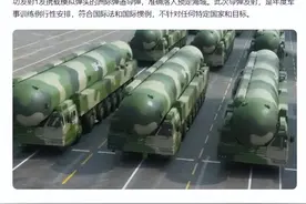 中国发射导弹后，美军20多架F22大象漫步演习，想展示战略威慑?图片