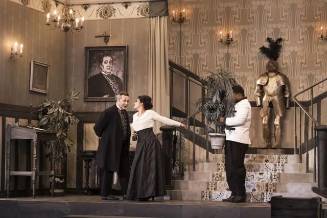 �������ĩ�ڰ������ͻ��200��ĸ�硿��������Ļ��硶��ά��������ʦ��