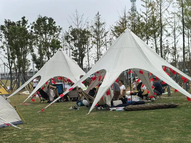 音乐+烧烤+露营=？岳阳江豚湾“双节”嘉年华交出文旅融合新答卷