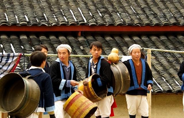 广西与贵州交界处的“菇类村”，女性衣着开放，以母系社会为主